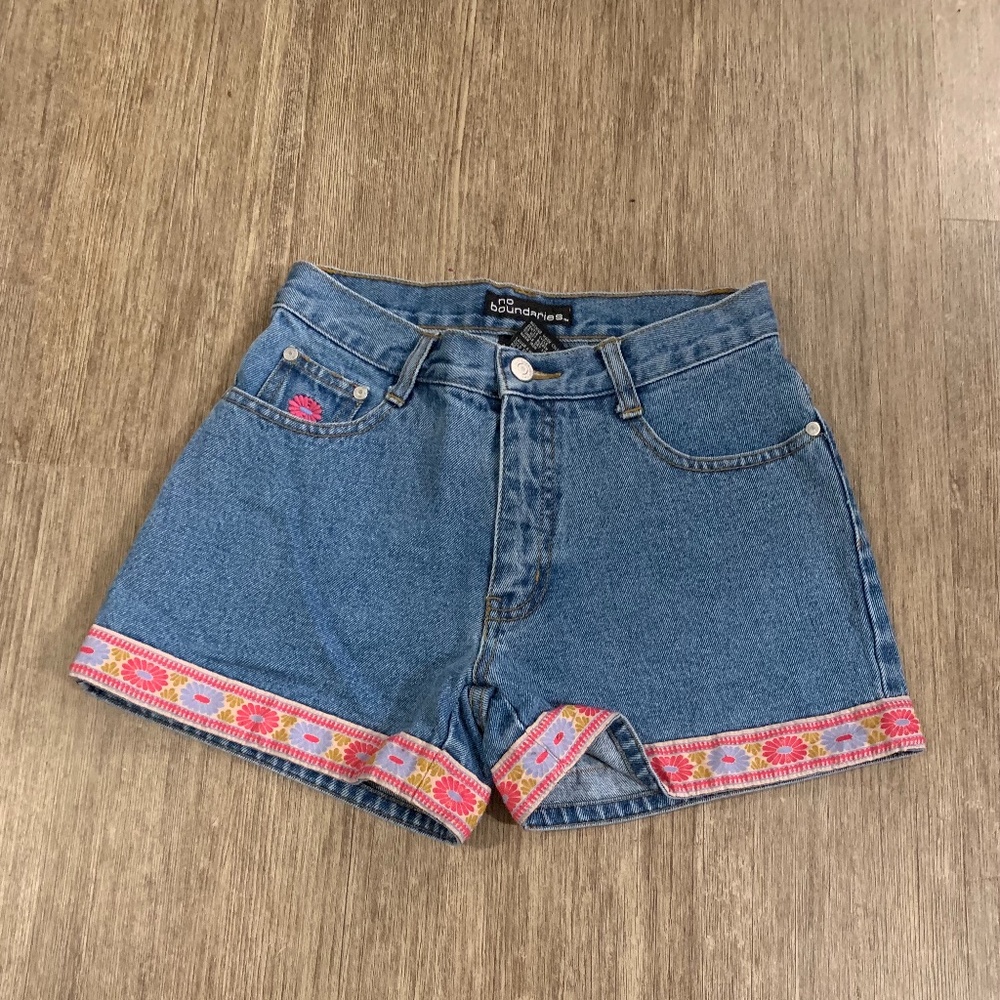 Women’s Size 3 No Boundaries Jean Shorts